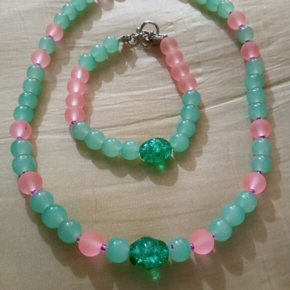 Jade stone charm & pink bracelet - Picture 6 of 10